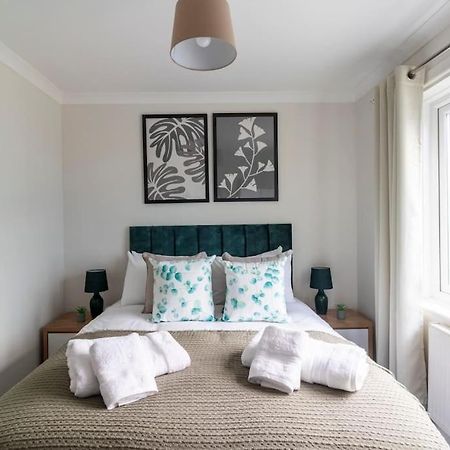 Spacious Sea View 2 Bedroom Sleeps 6-Free Parking ボーンマス エクステリア 写真