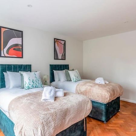 Spacious Sea View 2 Bedroom Sleeps 6-Free Parking ボーンマス エクステリア 写真