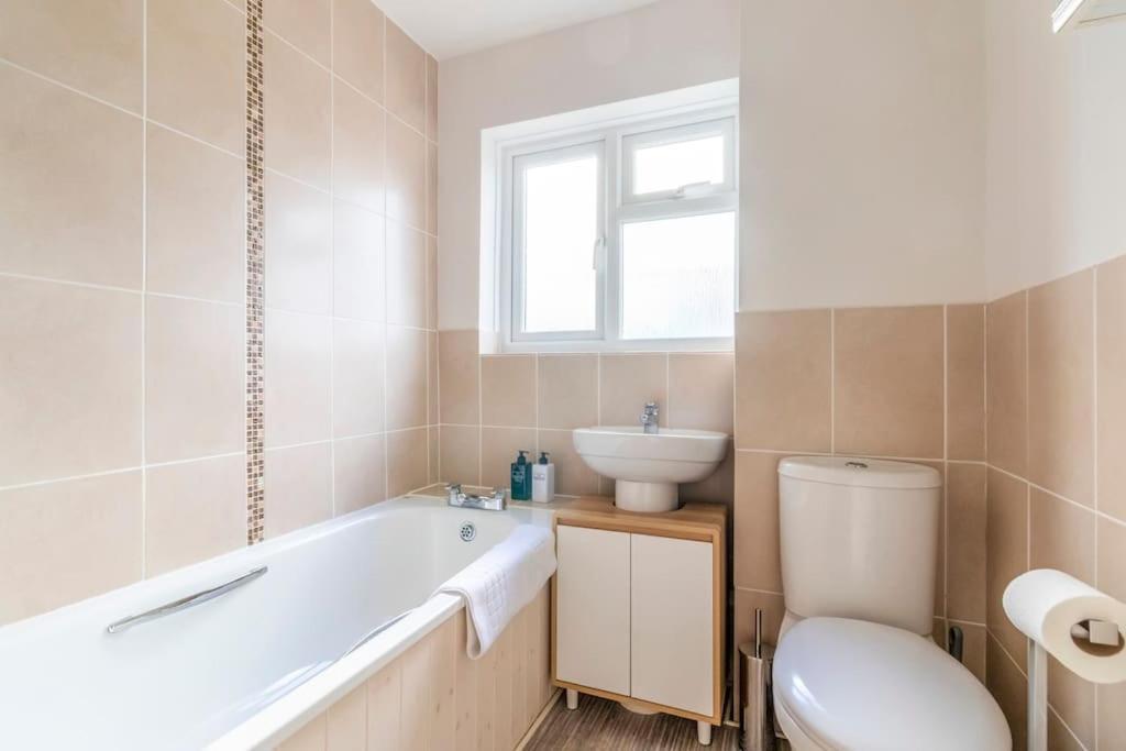 Spacious Sea View 2 Bedroom Sleeps 6-Free Parking ボーンマス エクステリア 写真