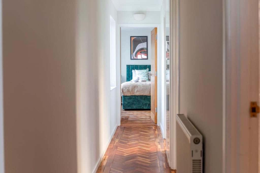 Spacious Sea View 2 Bedroom Sleeps 6-Free Parking ボーンマス エクステリア 写真