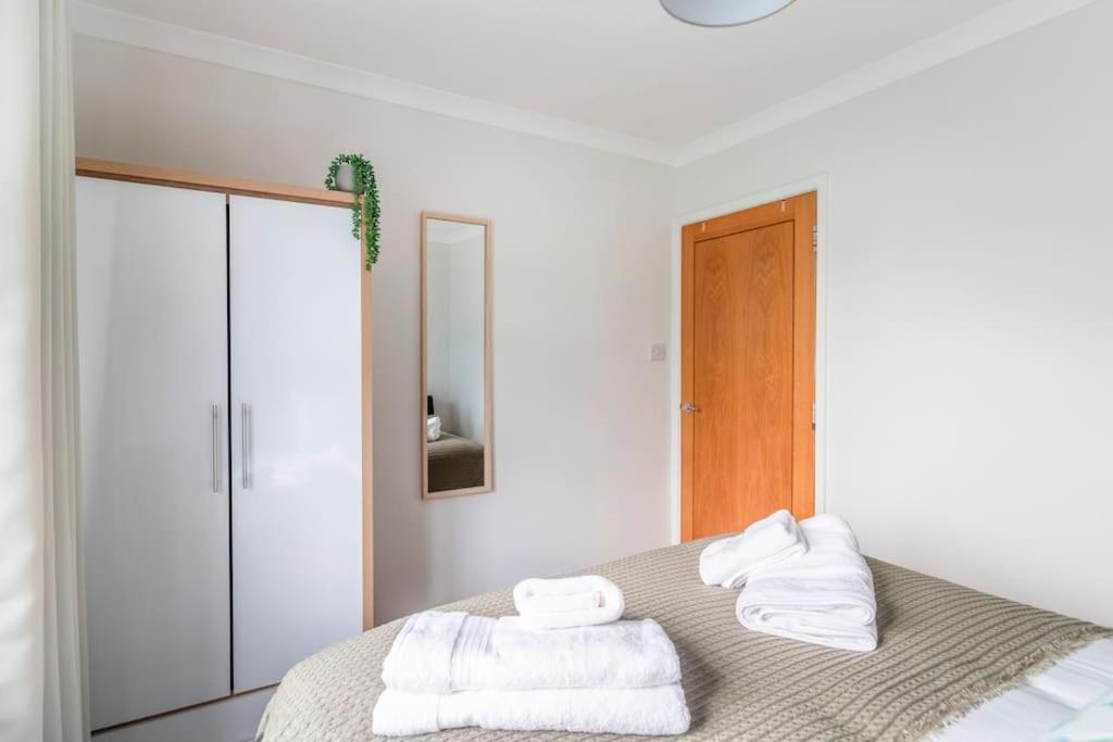 Spacious Sea View 2 Bedroom Sleeps 6-Free Parking ボーンマス エクステリア 写真