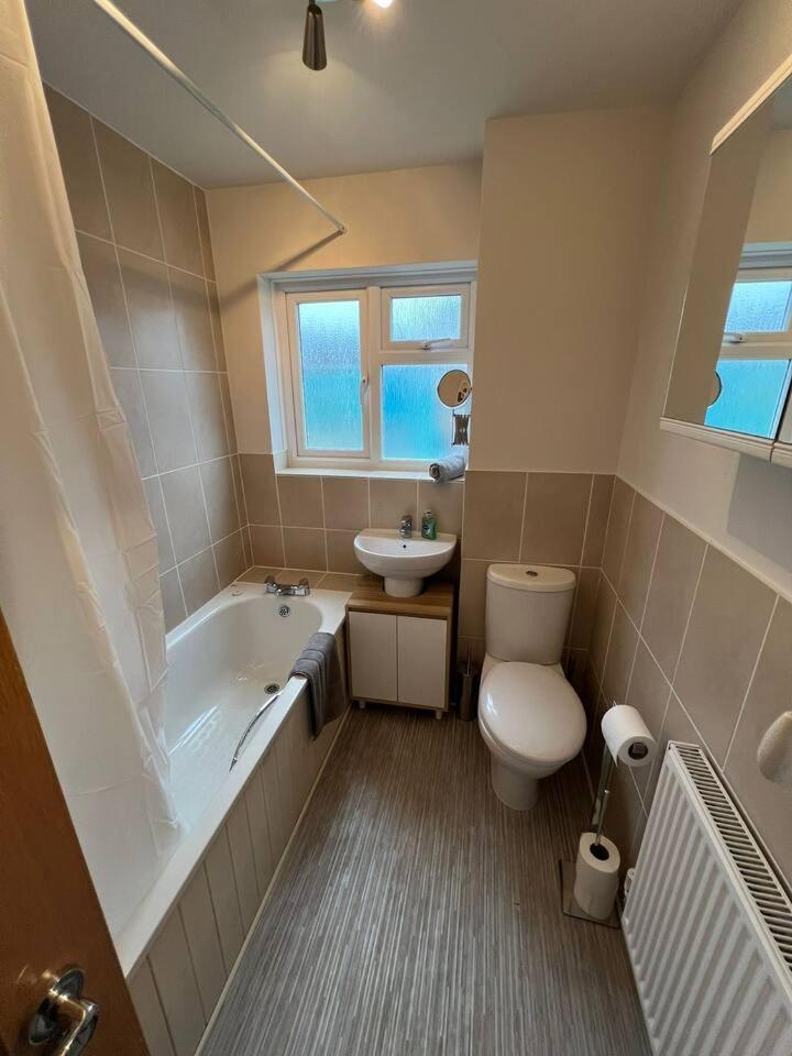 Spacious Sea View 2 Bedroom Sleeps 6-Free Parking ボーンマス エクステリア 写真
